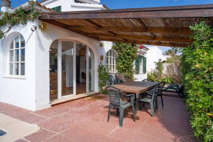 Villa with 3/4-bedroom and sea views in Cala Blanca