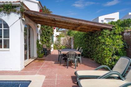 Villa with 3/4-bedroom and sea views in Cala Blanca