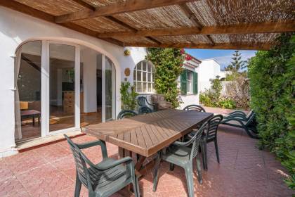 Villa with 3/4-bedroom and sea views in Cala Blanca