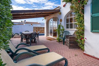 Villa with 3/4-bedroom and sea views in Cala Blanca