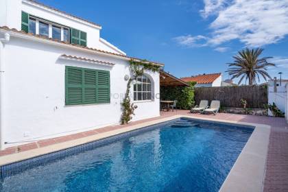 Villa with 3/4-bedroom and sea views in Cala Blanca