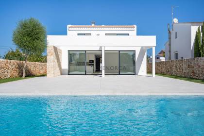 Attractive villa with swimming pool in Sa Caleta