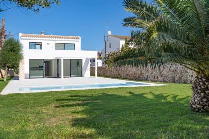 Attractive villa with swimming pool in Sa Caleta