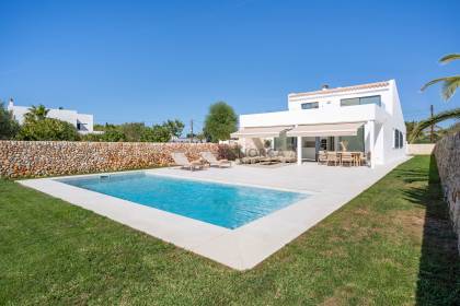Attractive villa with swimming pool in Sa Caleta