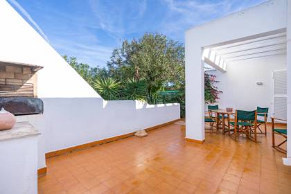 Semi-detached villa with garden in Cala Blanca