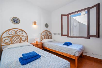 Semi-detached villa with garden in Cala Blanca