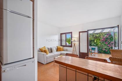 Semi-detached villa with garden in Cala Blanca