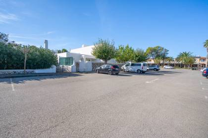 Semi-detached villa with garden in Cala Blanca
