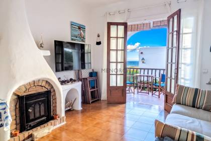 Apartamento en Playas de Fornells con vistas al mar.