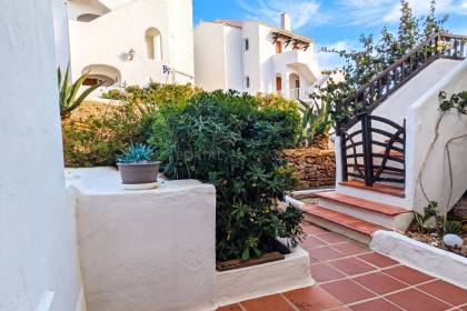Apartamento en Playas de Fornells con vistas al mar.
