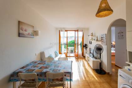 Apartamento con vistas despejadas y licencia turística en Arenal d'en Castell.