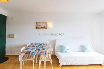 Apartamento con vistas despejadas y licencia turística en Arenal d'en Castell.