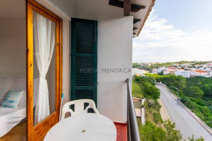 Apartamento con vistas despejadas y licencia turística en Arenal d'en Castell.