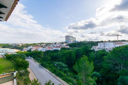 Apartamento con vistas despejadas y licencia turística en Arenal d'en Castell.