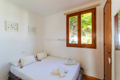 Apartamento con vistas despejadas y licencia turística en Arenal d'en Castell.