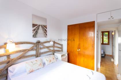 Apartamento con vistas despejadas y licencia turística en Arenal d'en Castell.