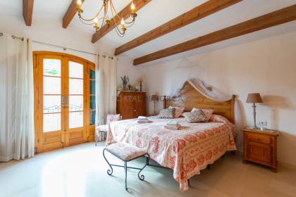 Lovely villa with pool and sea views in Playas de Fornells