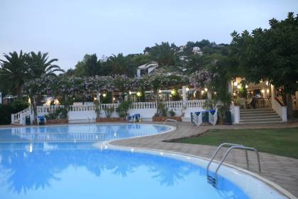 Bar-Restaurant with swimming pool and leisure area in Son Bou