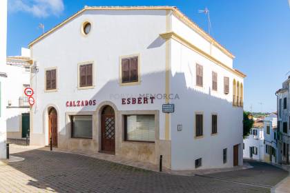 5-bedroom house with premises on the ground floor in the centre of Alaior