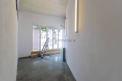 Premises for sale in the commercial area of Son Bou