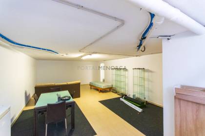 Premises for sale in the commercial area of Son Bou