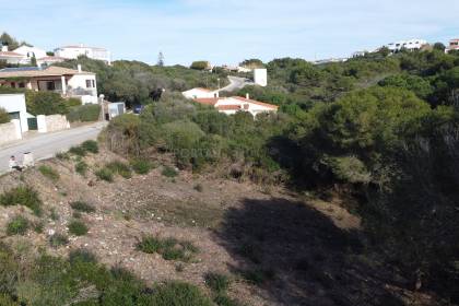 Plot for sale with plans and licence in Cala Llonga