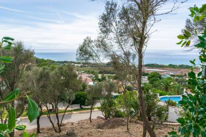 Building plot with sea views in Son Bou