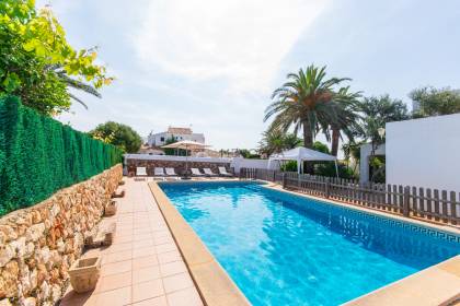 Villa with pool and tourist licence in Cala'n Bosch