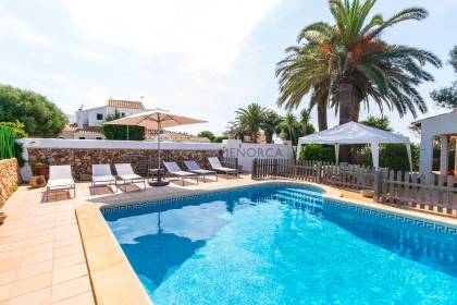 Villa with pool and tourist licence in Cala'n Bosch