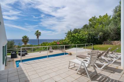 Chalet con piscina y fabulosas vistas al mar en Santo Tomas