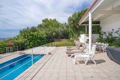 Chalet con piscina y fabulosas vistas al mar en Santo Tomas