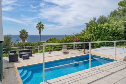 Chalet con piscina y fabulosas vistas al mar en Santo Tomas