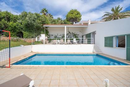 Chalet con piscina y fabulosas vistas al mar en Santo Tomas