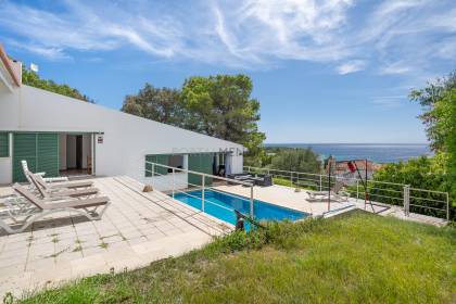 Chalet con piscina y fabulosas vistas al mar en Santo Tomas