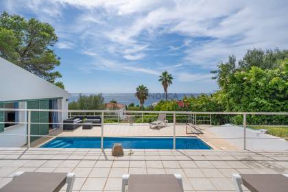 Chalet con piscina y fabulosas vistas al mar en Santo Tomas