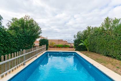 Lovely villa with pool and sea views in Torre Solí