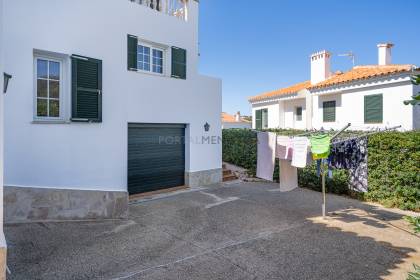 Precioso chalet unifamiliar con piscina y vistas al mar en Addaia