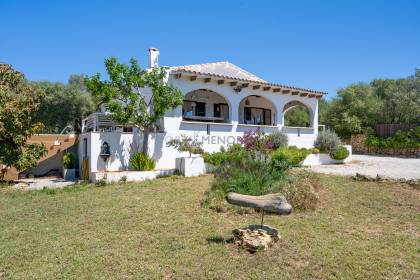 Cómoda casa de campo con amplio terreno y piscina cerca de Alaior