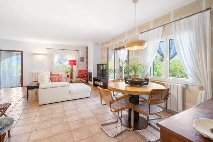 Cómoda casa de campo con amplio terreno y piscina cerca de Alaior