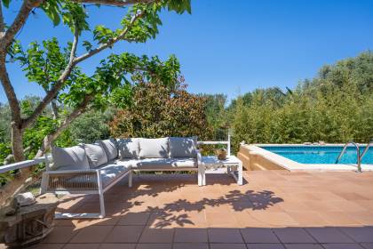 Comfortable country house with large grounds and pool near Alaior