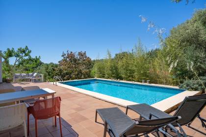 Confortable maison de campagne avec terrain et piscine proche de Alaior