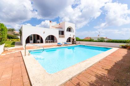 Lovely villa with sea views and pool in S'Algar