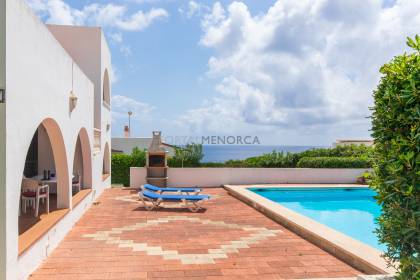 Chalet con vistas al mar y piscina en S'Algar