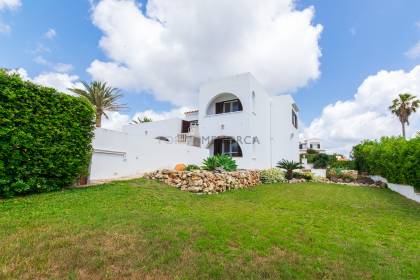 Lovely villa with sea views and pool in S'Algar