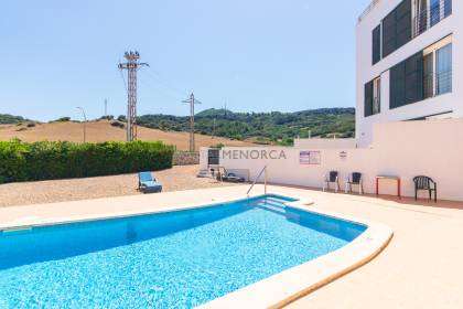 Cómoda planta baja con terraza y piscina en Mercadal