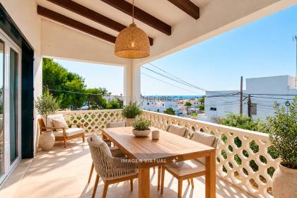 Spacious villa for sale in Punta Prima very close to the beach