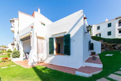 Bonito apartamento reformado con piscina y vistas al mar