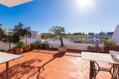 Estupendo ático con gran terraza en venta en Mahon