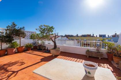 Estupendo ático con gran terraza en venta en Mahon