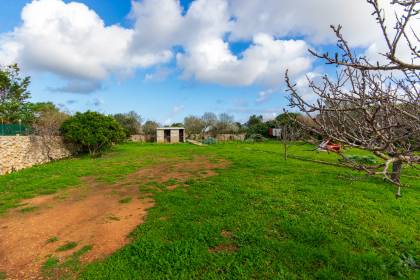 Country house for sale just a few minutes from the town of Sant lluis